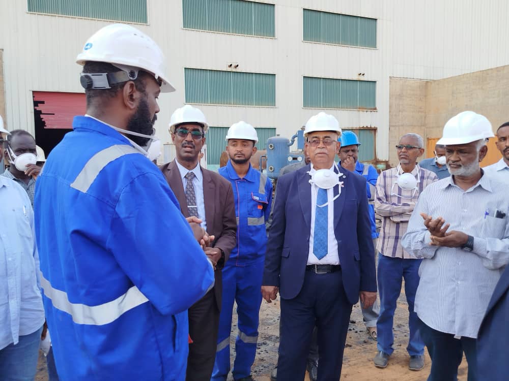*وزير الطاقة والنفط يتفقد محطات ومقرات الكهرباء بالخرطوم*
