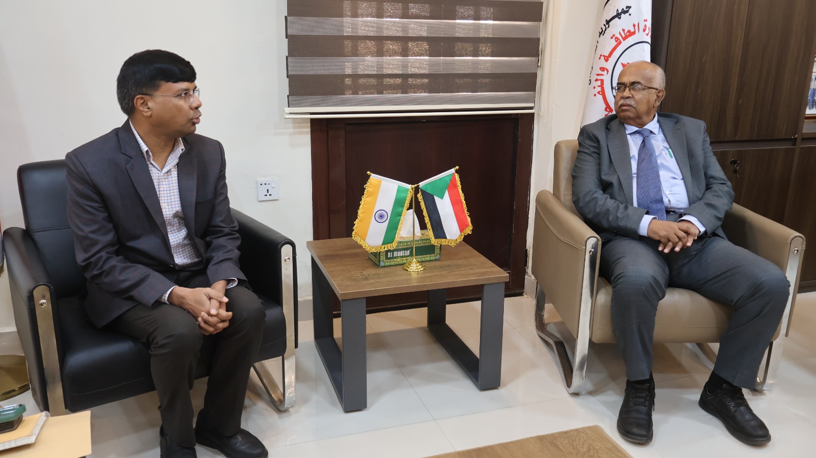 السودان – “أخبار الساعه” *وزير الطاقة يلتقي السفير الهندي ويستلم الدعوة لمشاركة السودان في أسبوع الطاقة الهندي* 