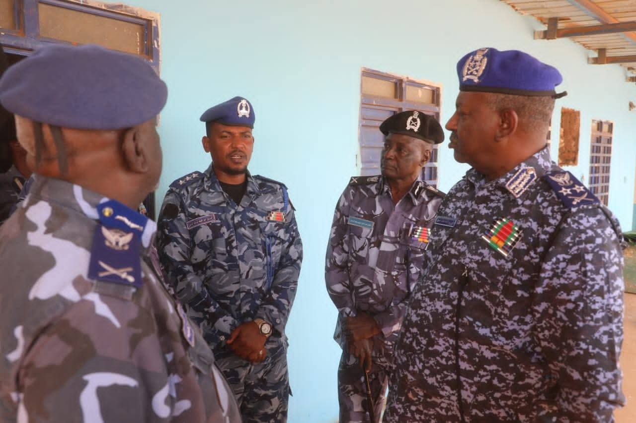 السودان – “أخبار الساعه”: *المدير العام لقوات الشرطة يتفقد إيواءات قوات العمليات بشرطة ولاية الخرطوم*
