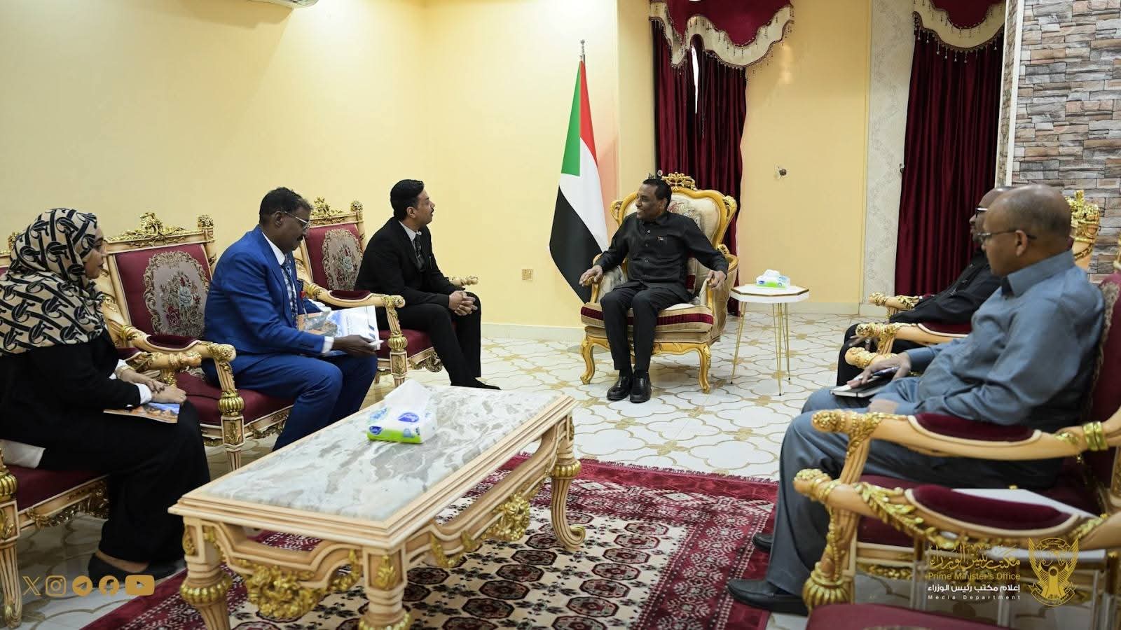 السودان – “أخبار الساعه”: *”رئيس الوزراء” يطلع على جهود تطوير الناقل الوطني سودانير*