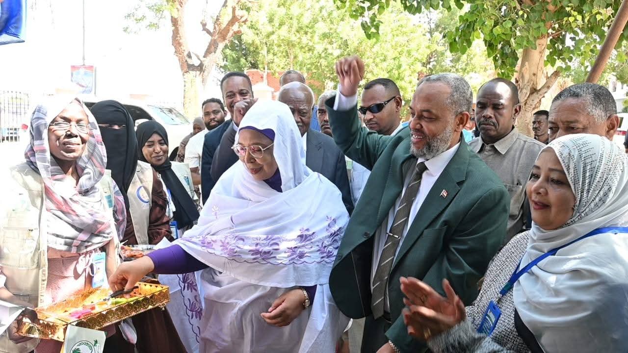 الخرطوم – “أخبار الساعه”: *”وزير مجلس الوزراء” تفتتح معرض الصحة الاتحادية وتؤكد أهمية تعزيز الصحة في السودان*