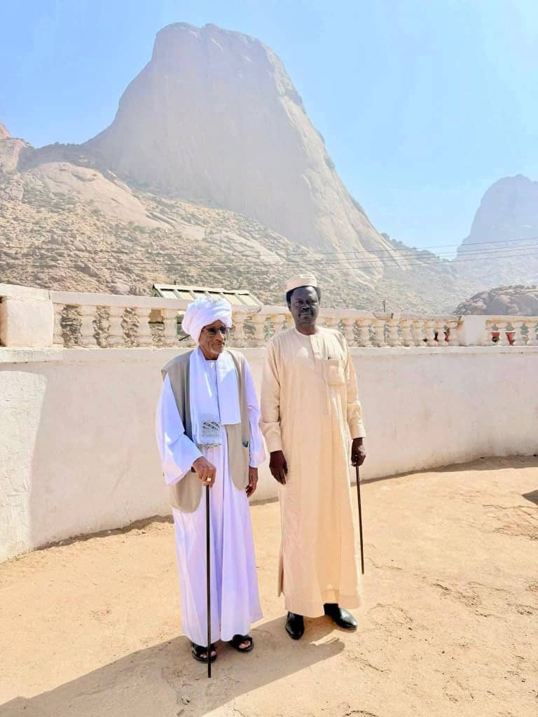 السودان – “أخبار الساعه”: *”حاكم إقليم دارفور” يزور حكيم الشرق الناظر علي إبراهيم دقلل في كسلا لتعزيز وحدة الصف الوطني* 