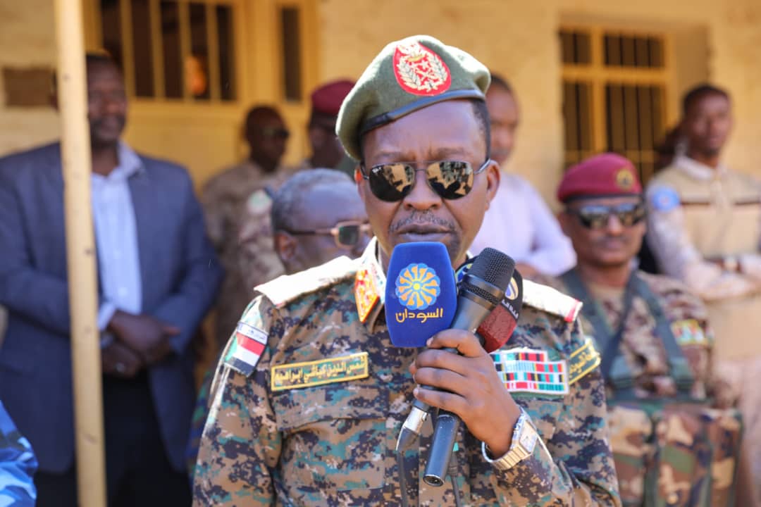 عضو السيادي الفريق أول كباشي يتفقد الوافدين بأمبدة ويبشر بقرب النصر والتحرير*