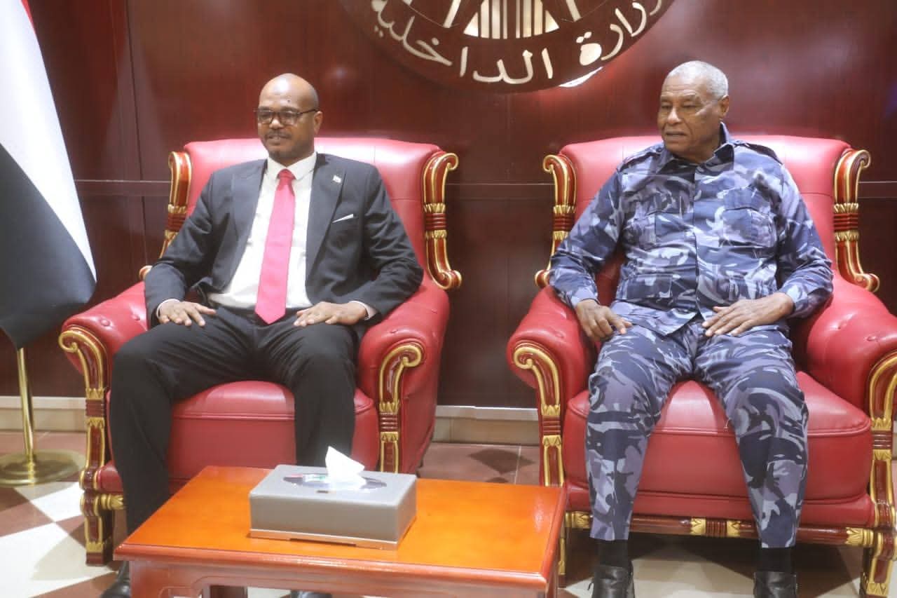 السودان – “أخبار الساعه”: *”وزير الداخلية” يترأس إجتماع لجنة طوارئ إمتحانات الشهادة السودانية والتأكيد على قيام الإمتحانات فى الثالث عشر من أبريل*