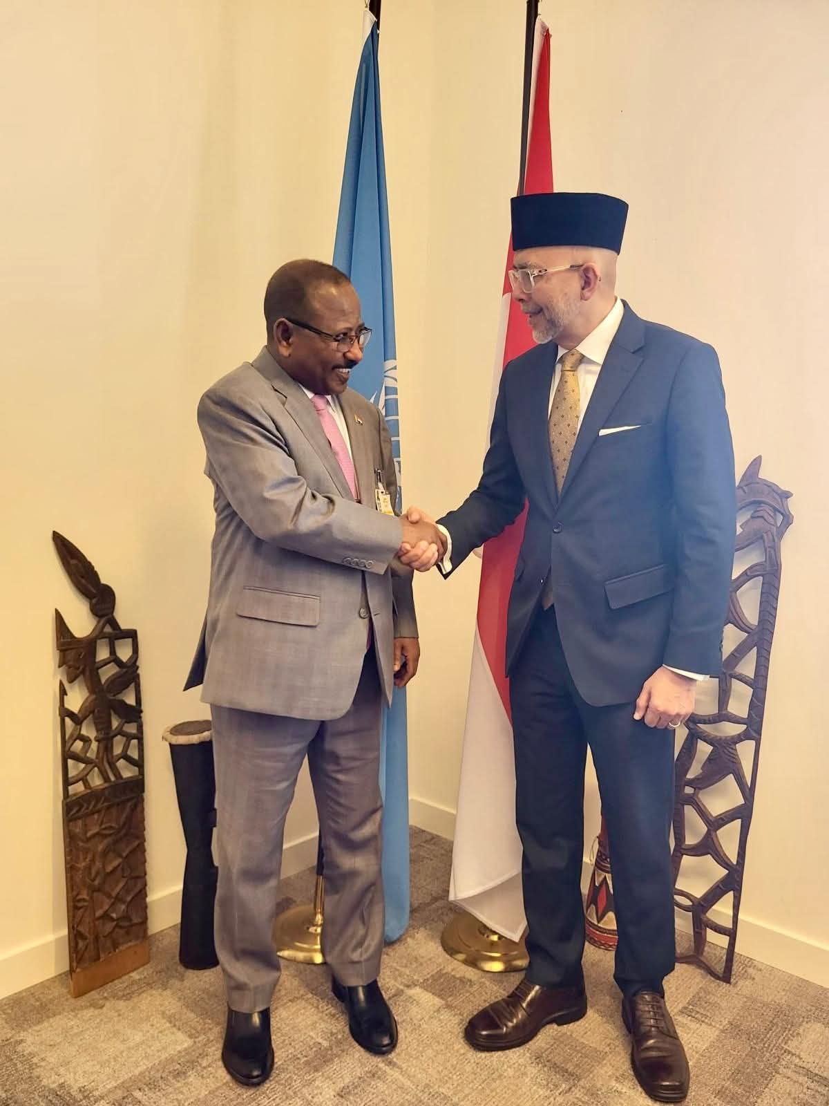 السودان – “أخبار الساعه”: وزير العدل يجتمع مع رئيس مجلس حقوق الإنسان