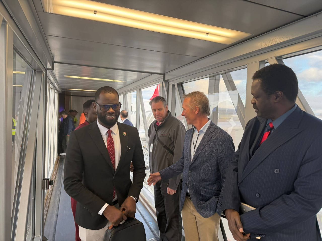 السودان – “أخبار الساعه”: *”مناوي ” يصل زيورخ لتحريك الملف السوداني دولياً وكشف جرائم دارفور أمام المحافل الدولية*