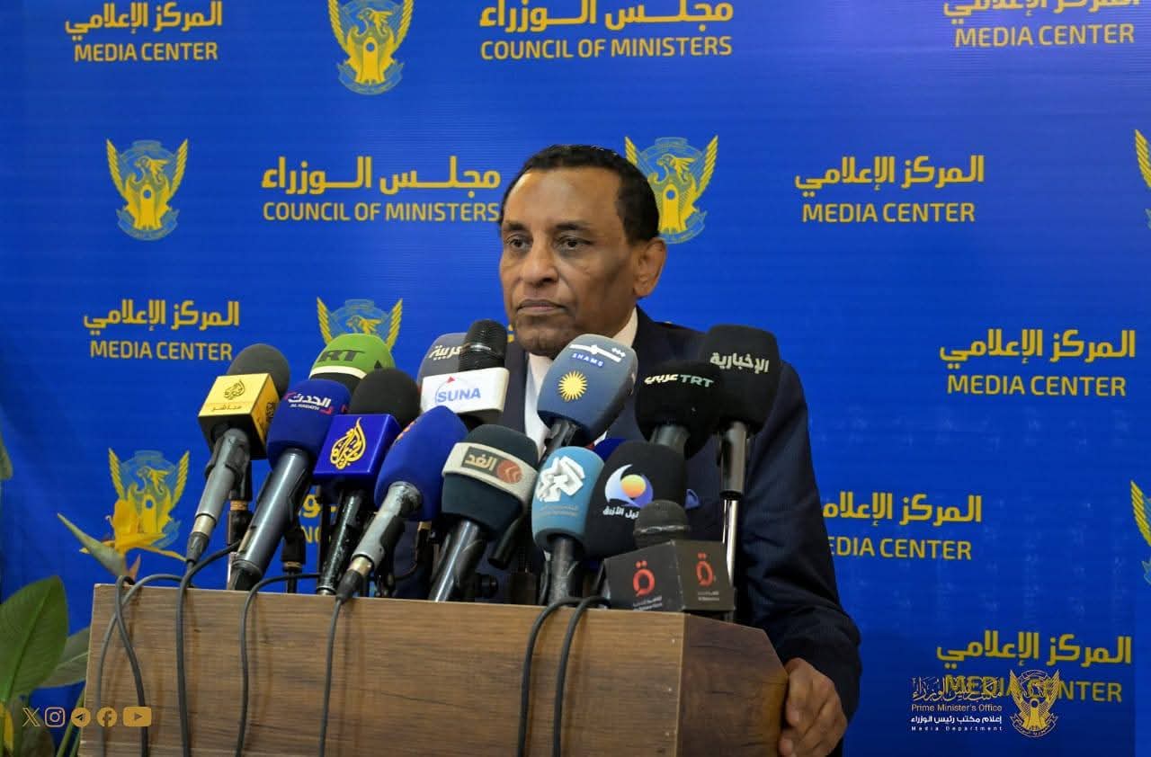 السودان – “أخبار الساعه”: *رئيس الوزراء يُوجه بعدم إضافة أي رسوم أو ضرائب جديدة في المعابر*