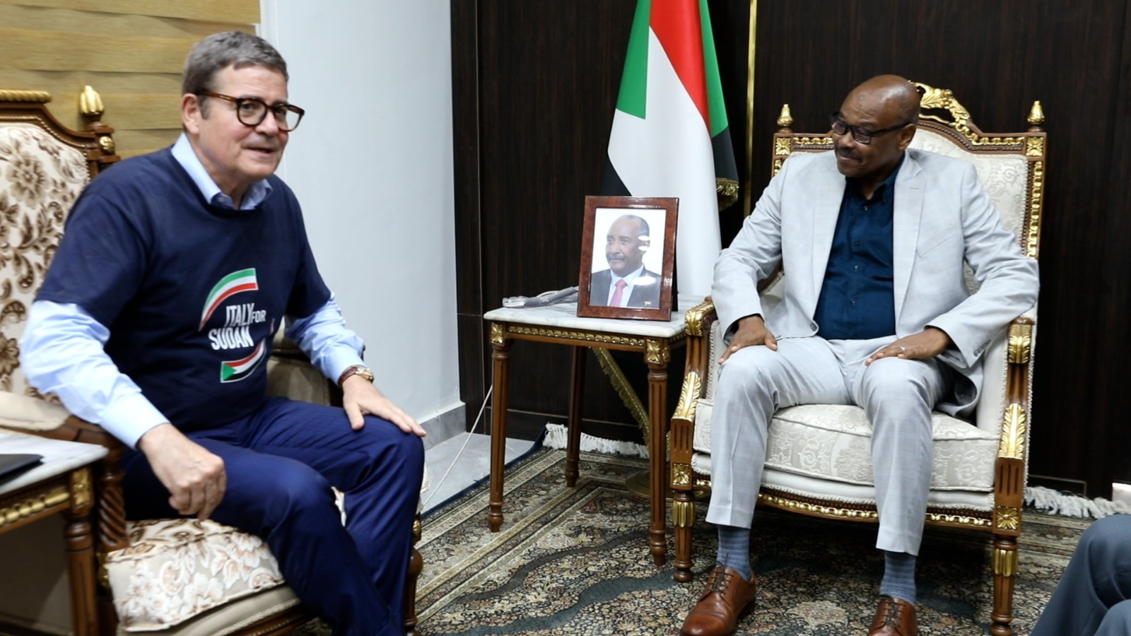 السودان – “أخبار الساعه”: *مستشار مجلس السيادة لشؤون المنظمات والعمل الإنساني يلتقي مسؤولين إيطاليين لبحث دعم العمل الإنساني في السودان*
