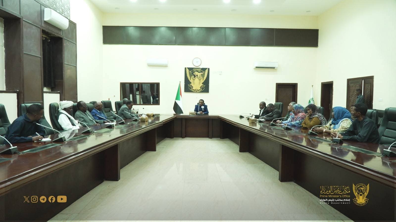 السودان – “أخبار الساعه”: *”رئيس الوزراء” يؤكد التزام الدولة بدعم الإعلاميين لدورهم المتعاظم في حرب الكرامة*