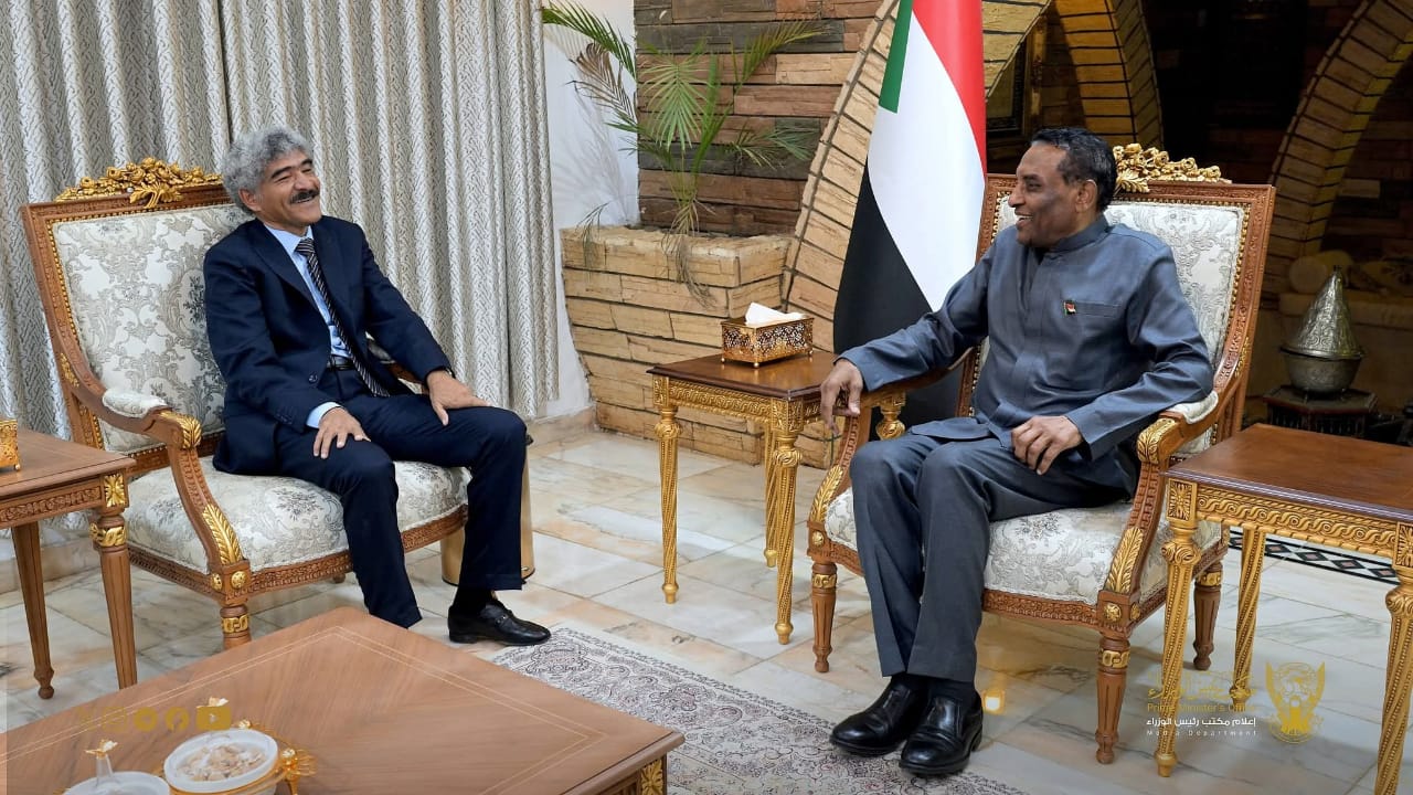 السودان – “أخبار الساعه”: رئيس الوزراء يؤكد الإهتمام بتعزيز النظام الصحي ودعم المراكز الصحية وتأهيلها بأحدث الأجهزة الطبية   
