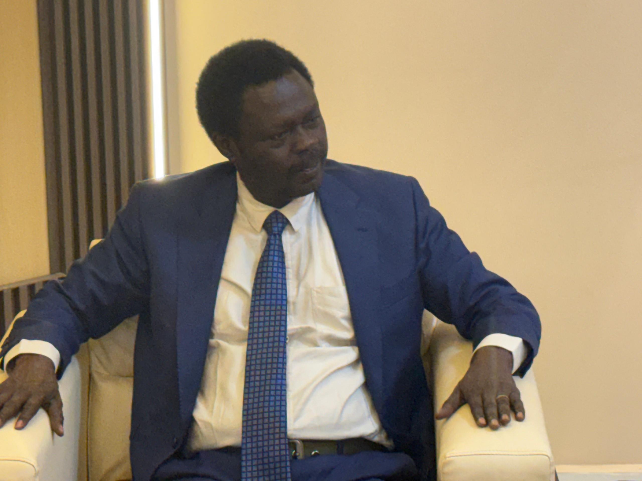 السودان – “أخبار الساعه”: *رئيس حركة /جيش تحرير السودان وحاكم إقليم دارفور يلتقي رؤساء التحرير ويستعرض تحركاته الأوروبية وتطورات المشهدالراهن*