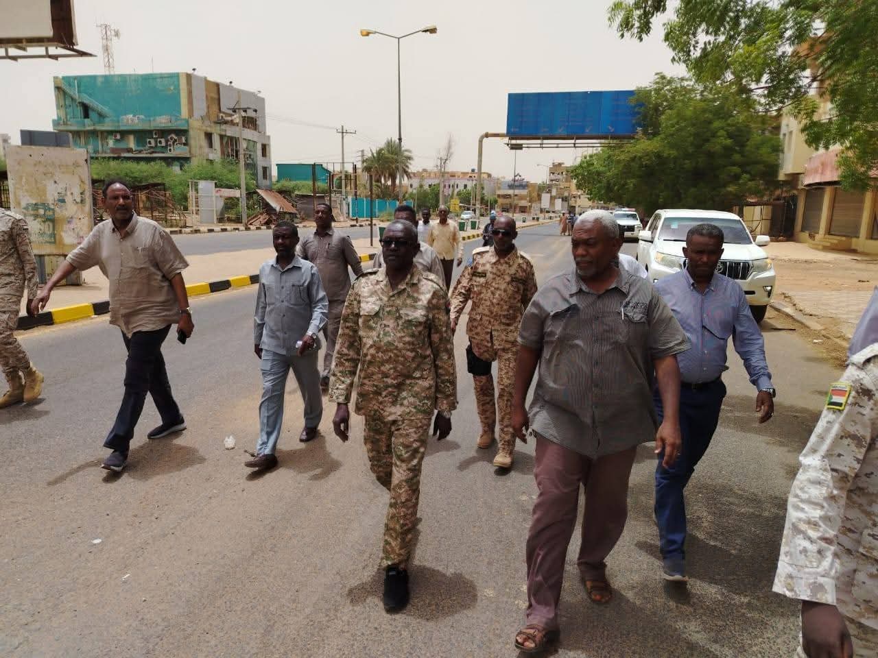 السودان – “أخبار الساعه”: والي الخرطوم يتفقد مشاريع الطرق والإنارة ويوجه بالإسراع في التنفيذ قبل الخريف