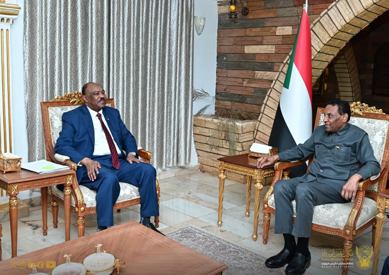 السودان – “أخبار الساعه”: *رئيس الوزراء يطلع على أداء وزارة الخارجية والبعثات الدبلوماسية بالخارج*