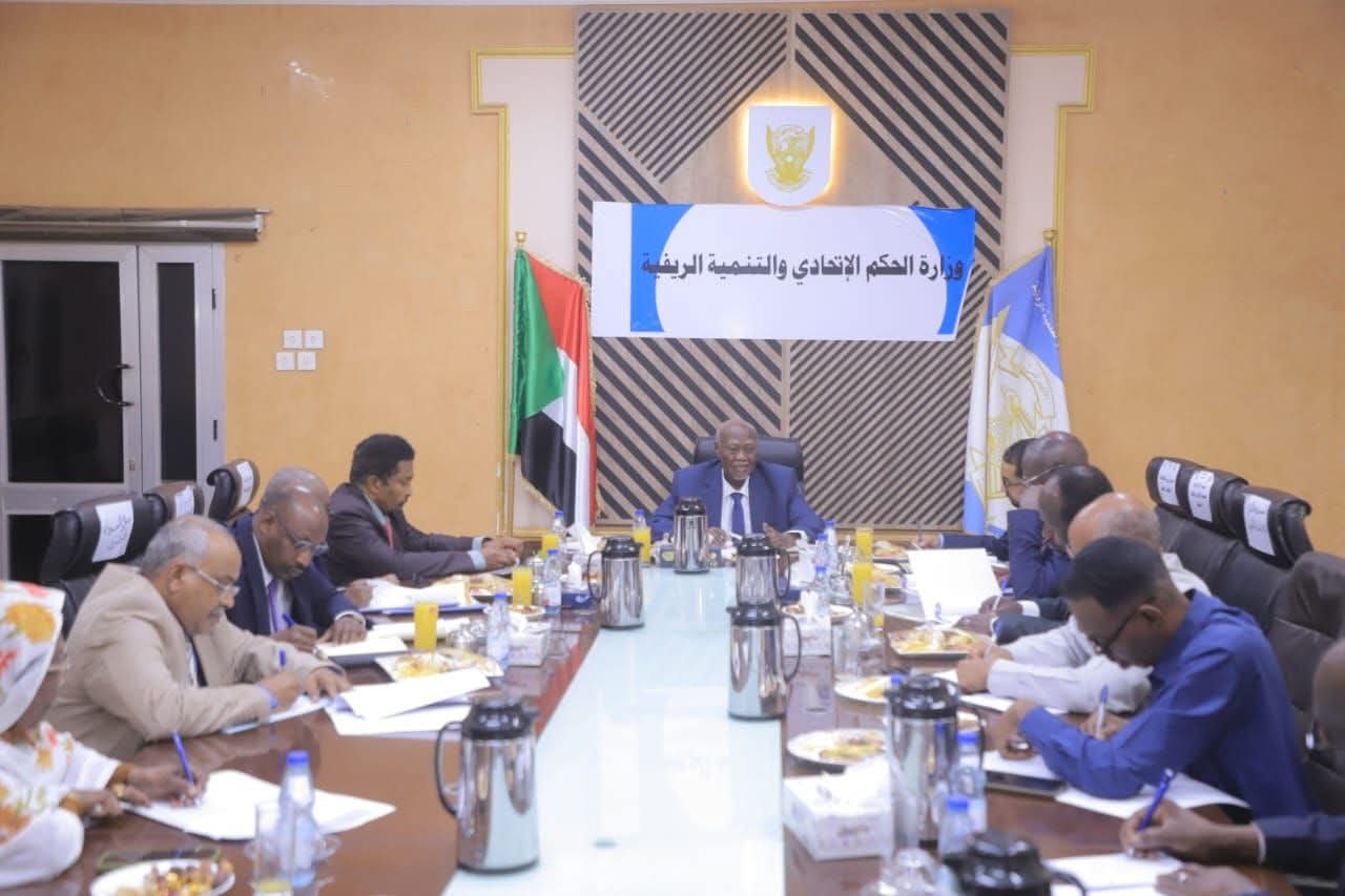 السودان – “أخبار الساعه”: *وزير الحكم الاتحادي يترأس الاجتماع الأول للجنة العليا لـ “مشروع مليون وحدة سكنية منتجة”*