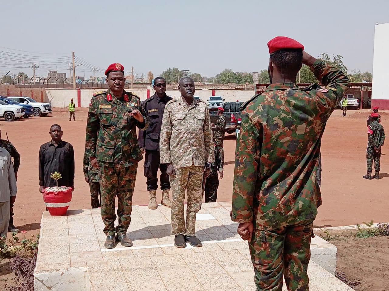 السودان – “أخبار الساعه”:  *لجنة أمن ولاية الخرطوم تقف على محمل التقارير الداعمة لتعزيز الوضع الأمني*