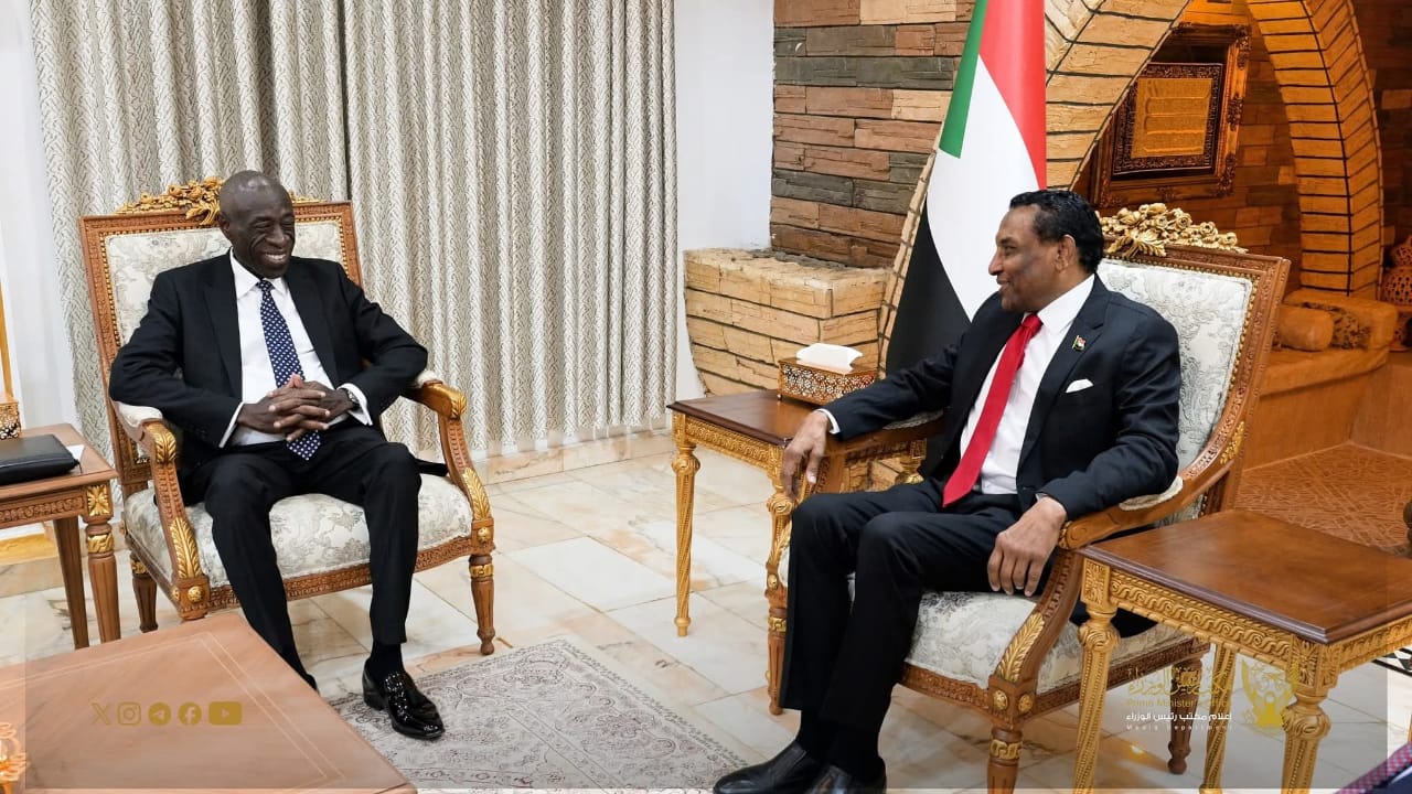 السودان – “أخبار الساعه”: *رئيس الوزراء يستقبل الوفد الأوغندي رفيع المستوى الزائر للبلاد*